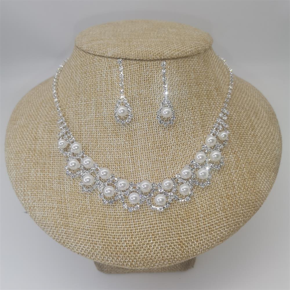 Rhinestone Bridal Jewelry Set with Tassel Design