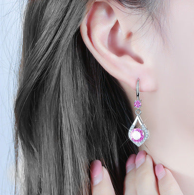 Long-style earrings with a ladylike touch