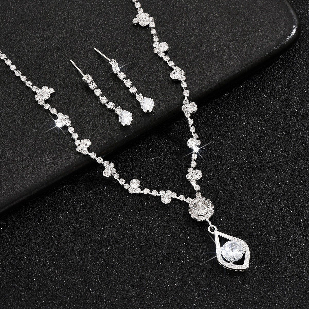 Rhinestone Bridal Jewelry Set with Tassel Design
