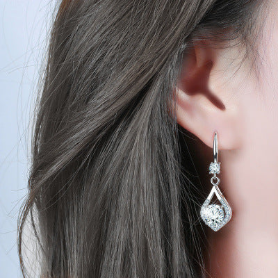 Long-style earrings with a ladylike touch