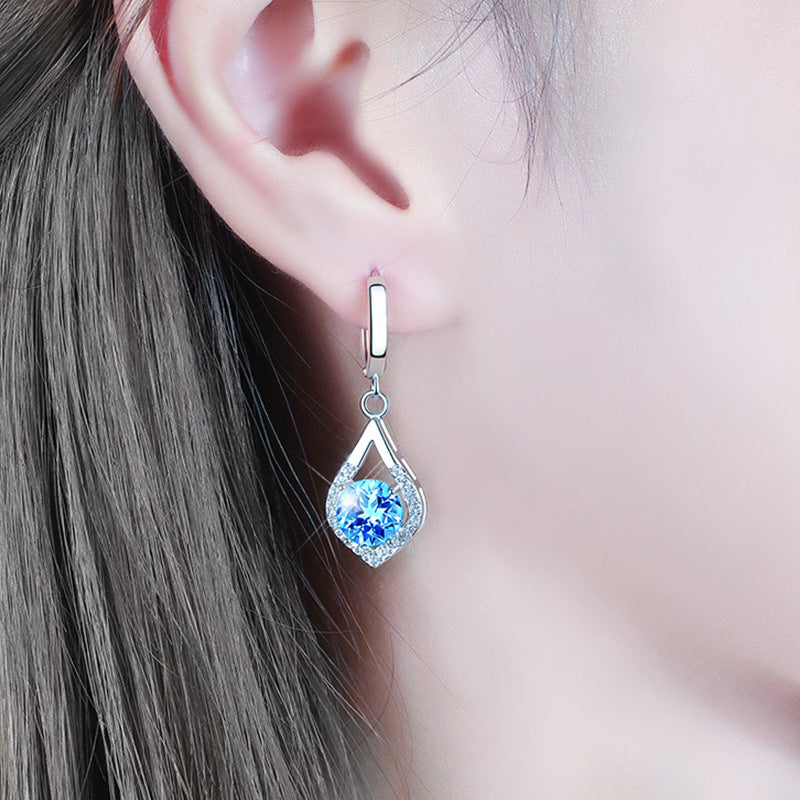 Long-style earrings with a ladylike touch