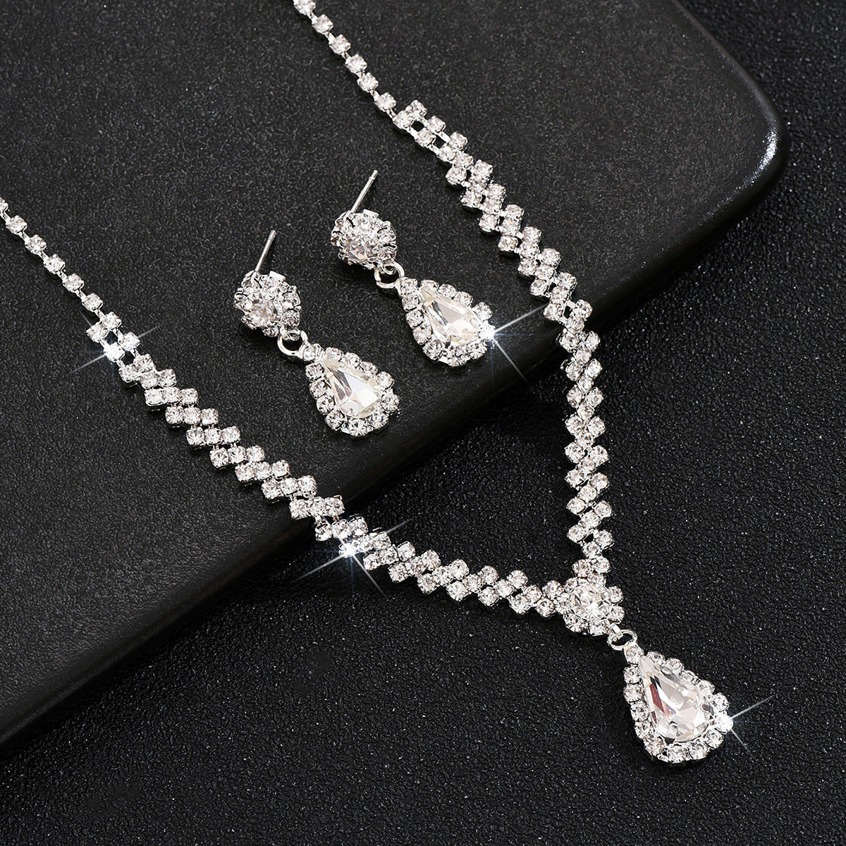Rhinestone Bridal Jewelry Set with Tassel Design