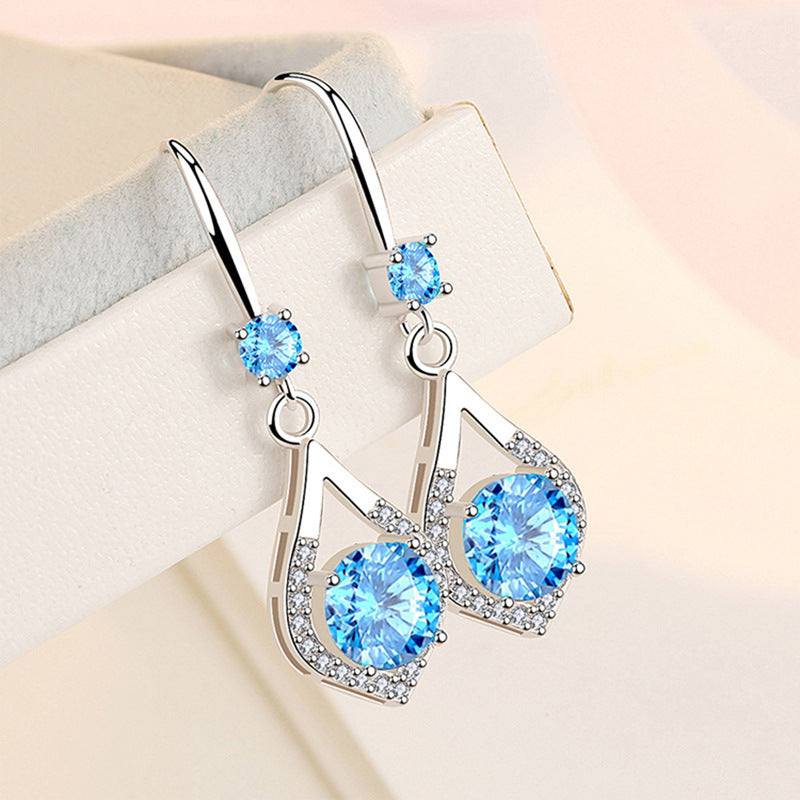 Long-style earrings with a ladylike touch