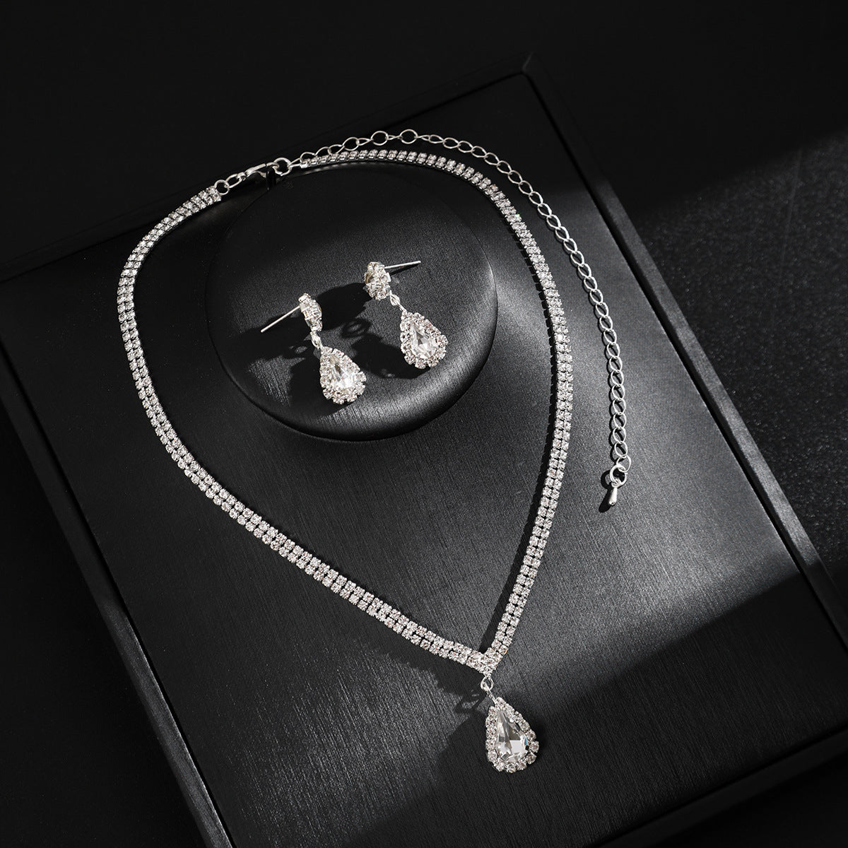 Rhinestone Bridal Jewelry Set with Tassel Design